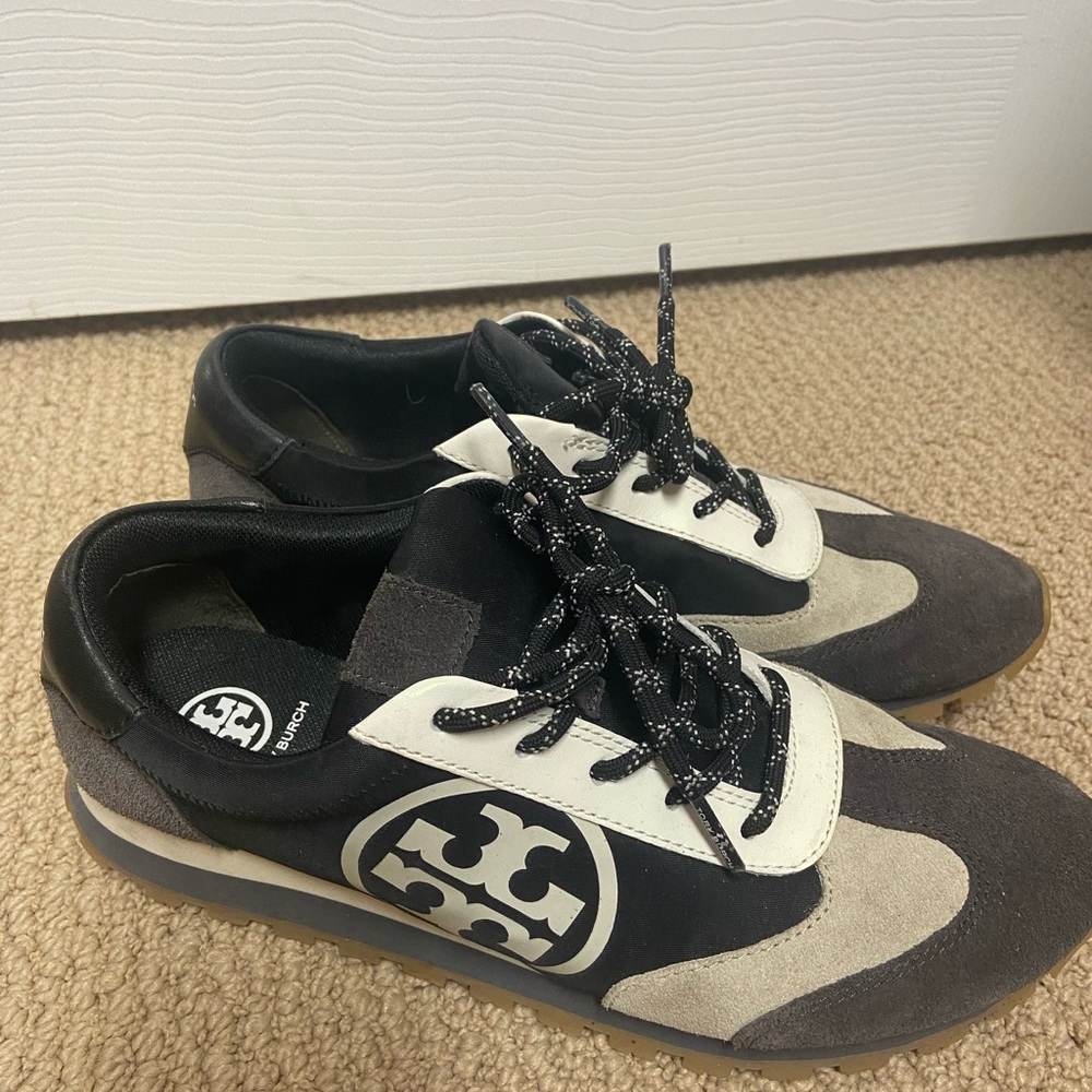 Tory Burch women’s black and white sneakers EUC size 8.5 M